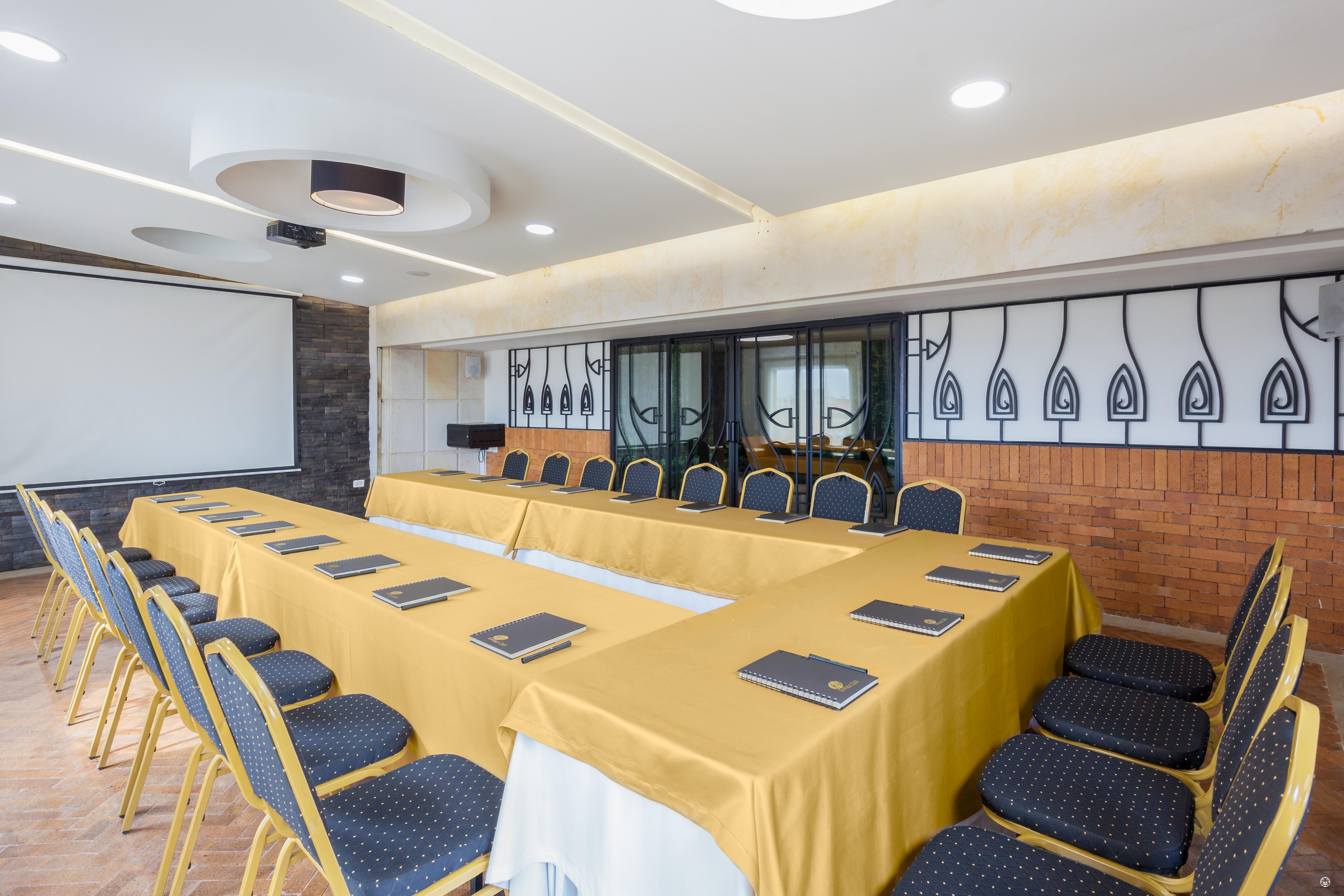 Embassy Park 4*