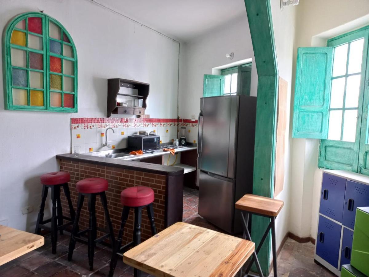 Mochileros Viajeros Hostel *