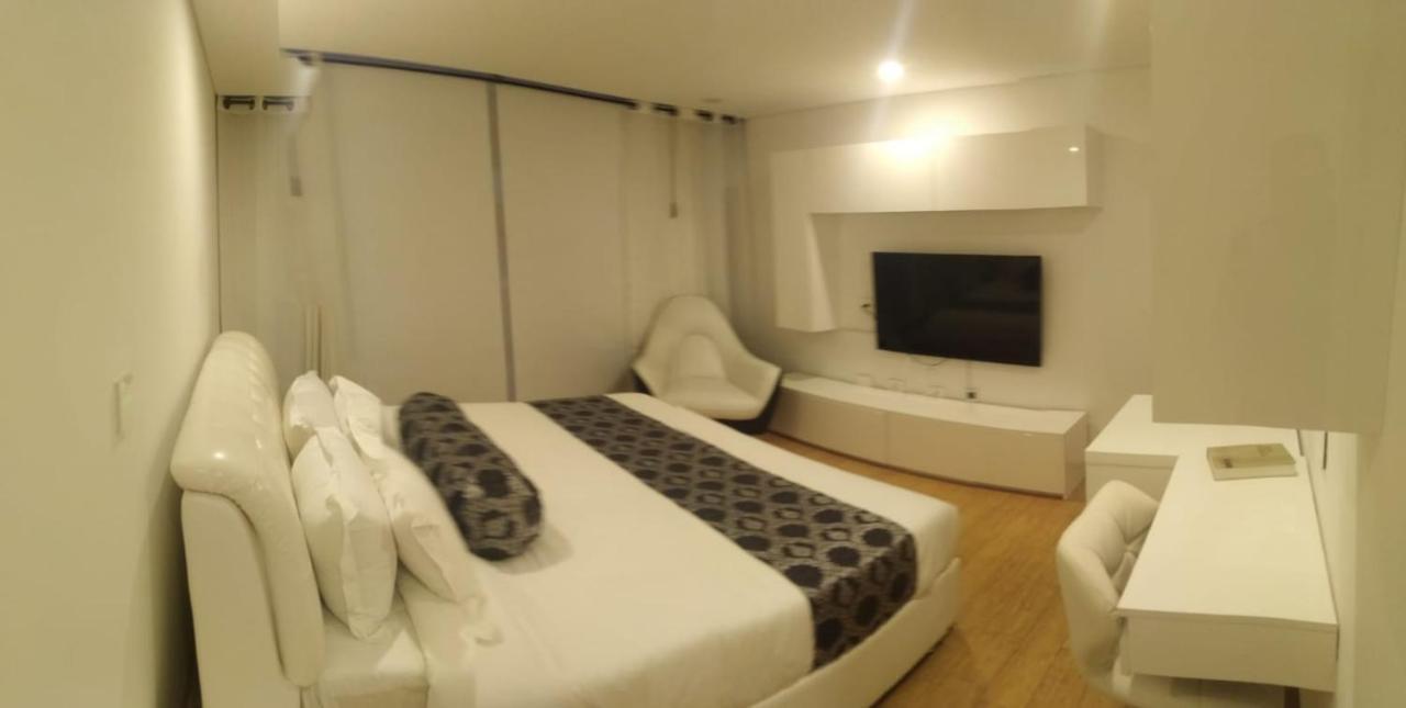 Apartasuite Edificio Monir * Bogotá
