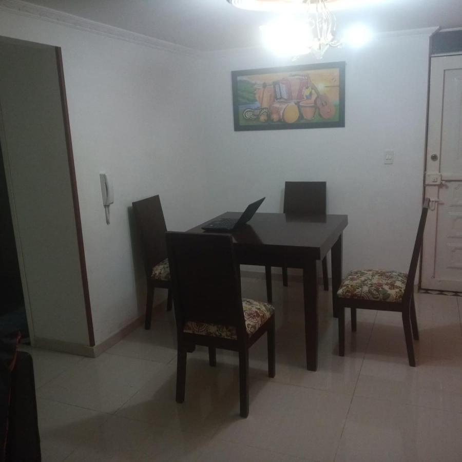 Apartamento Rodeado Por Zona Apartamento *