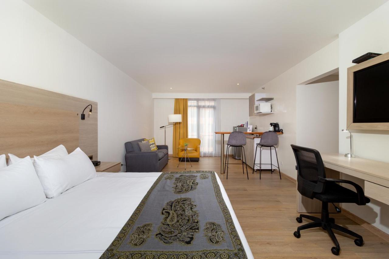 Rosales Plaza 4*