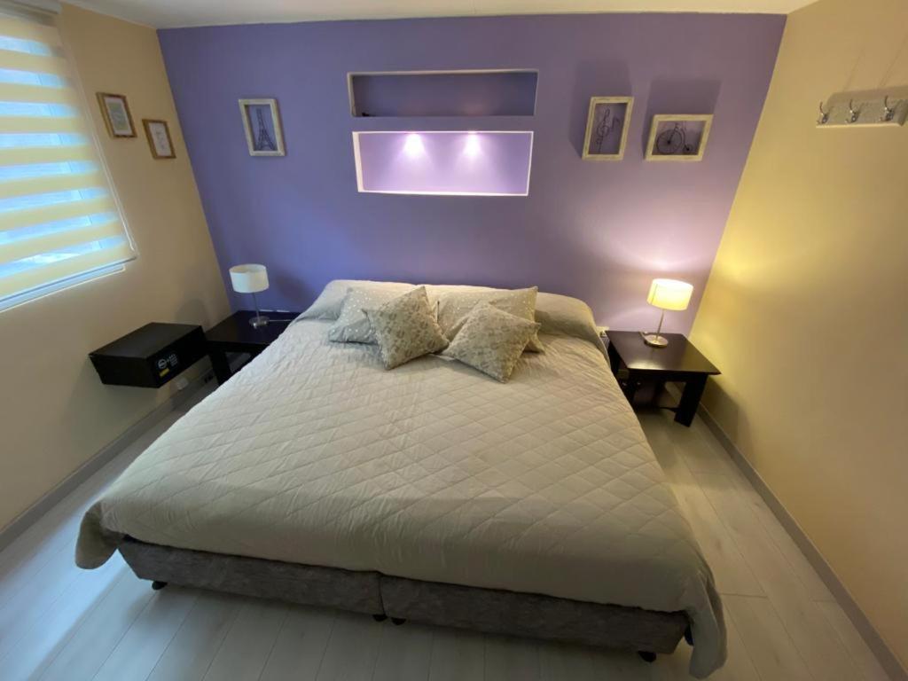 Habitación en casa particular Nr Airport & Embassy / Rooms-apartments Bogotá