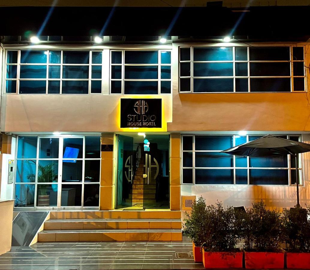 Hotel House *