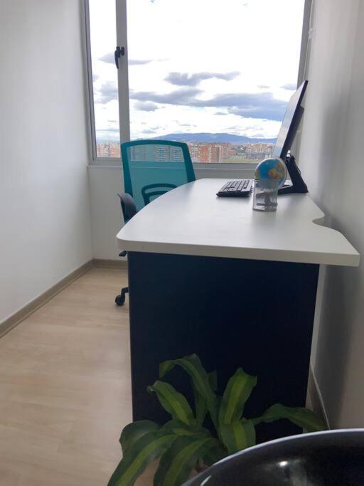 Perfecto Trabajo Remoto - Nuevo , Wifi, Lava-seca, Parking, Cerca Aeropuerto Y Embajada, Hermosa Vista
