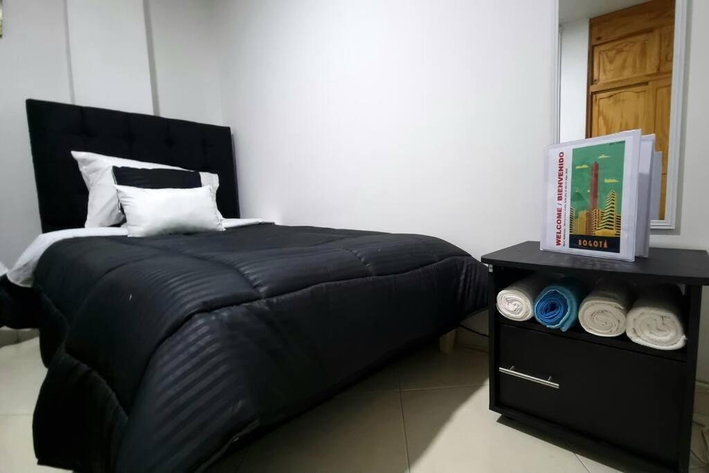 Luminoso Y Confortable Apt. A 6 Minutos Del Aeropuerto El Dorado. Apartamento Bogotá