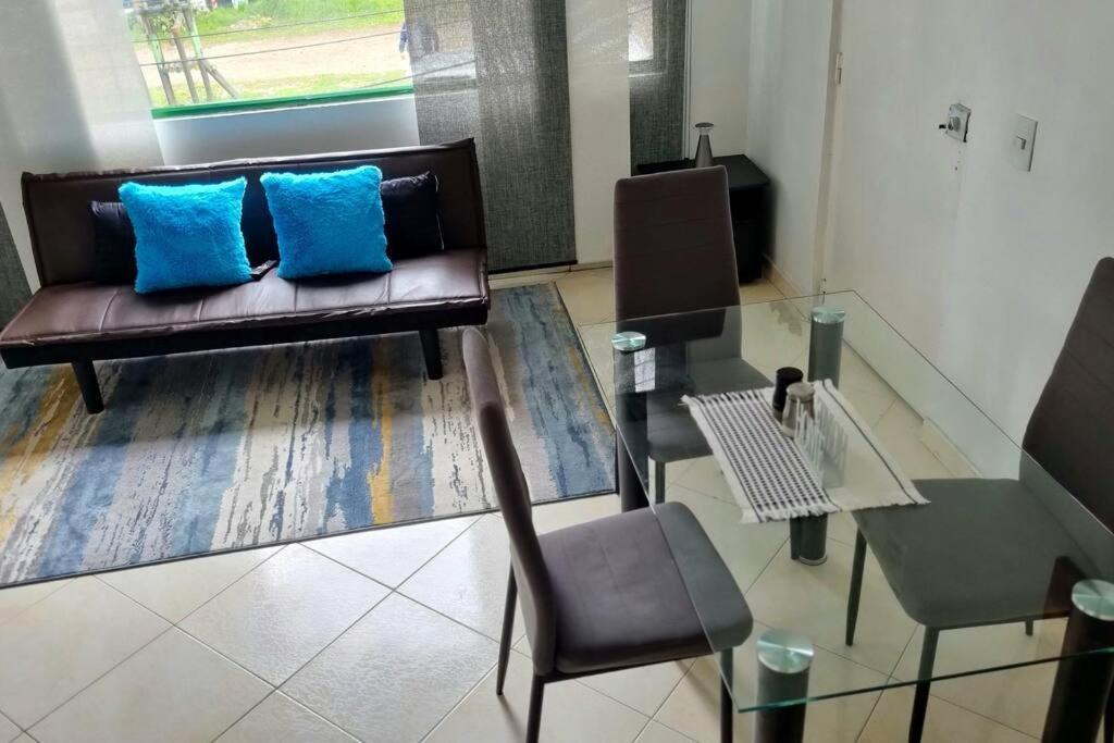 Luminoso Y Confortable Apt. A 6 Minutos Del Aeropuerto El Dorado. Bogotá