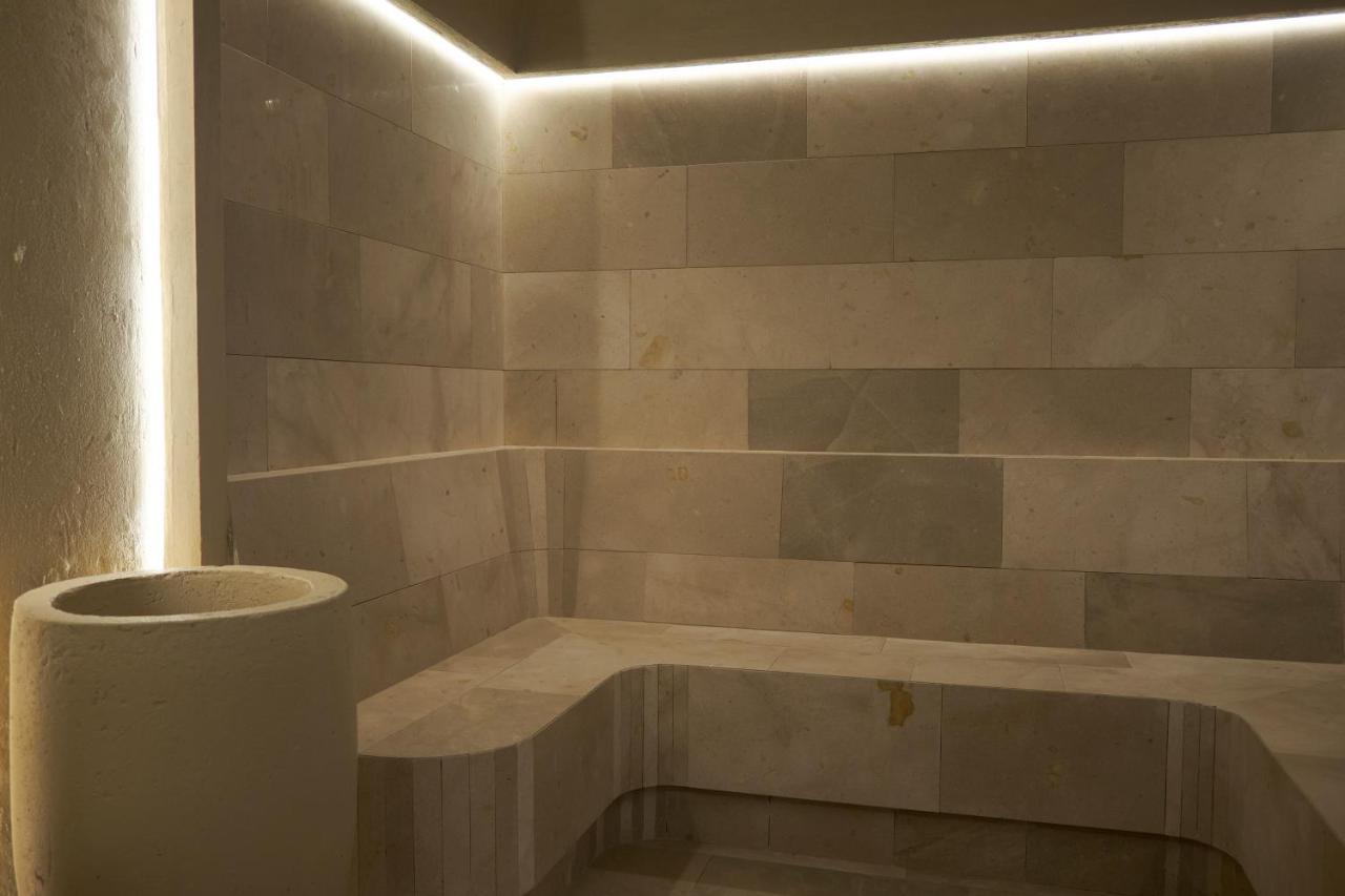Icon 100 Luxury Apartasuites *