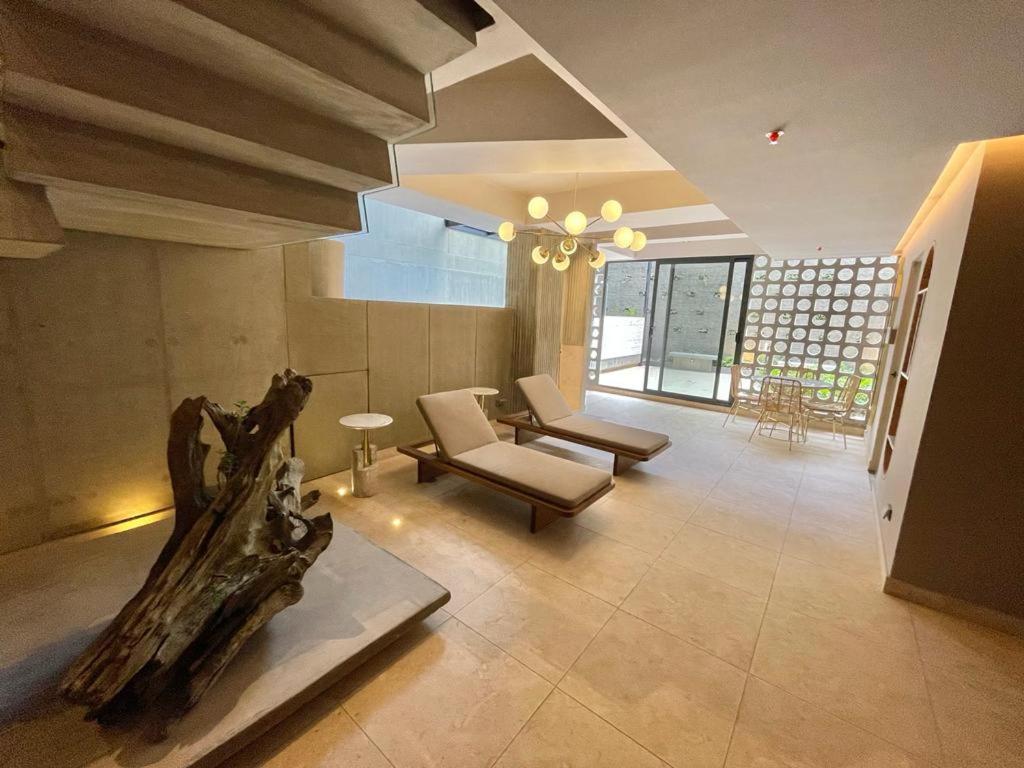 Icon 100 Luxury Apartasuites *