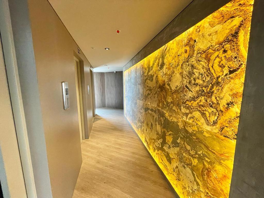 Icon 100 Luxury Apartasuites *