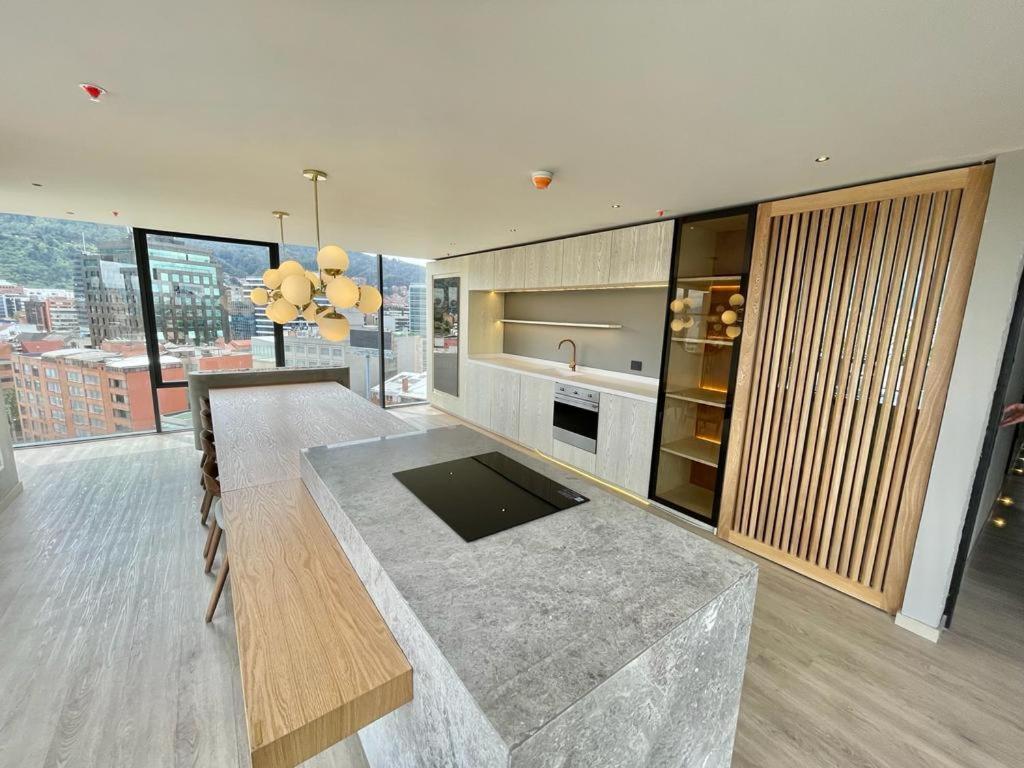 Icon 100 Luxury Apartasuites *
