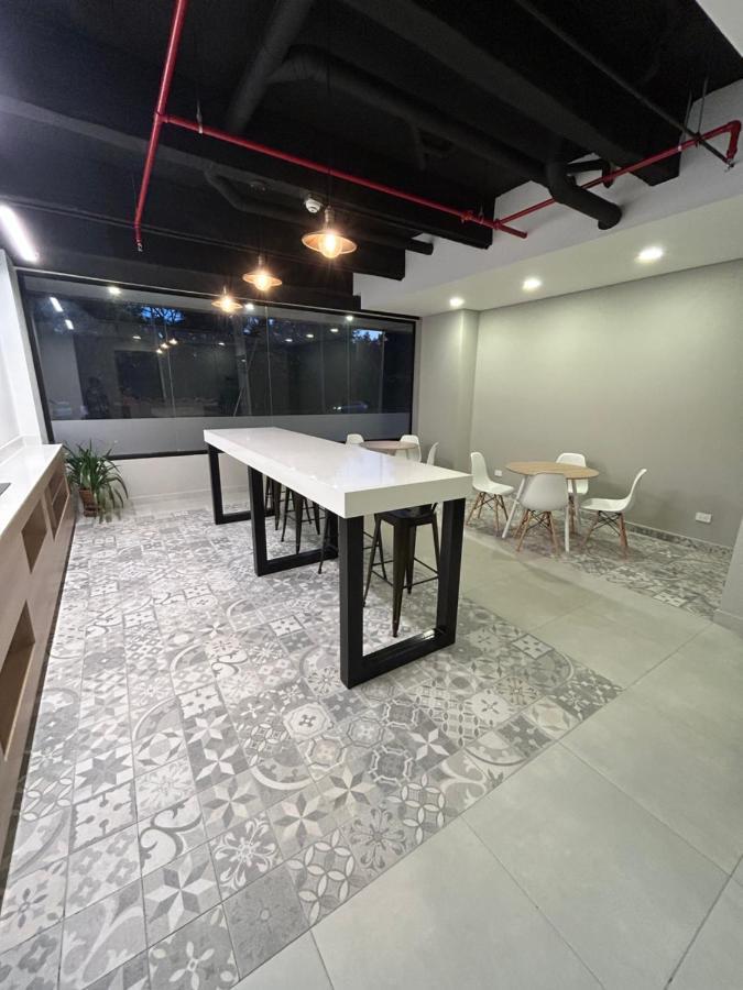 Aptoestudio Completamente Dotado! *