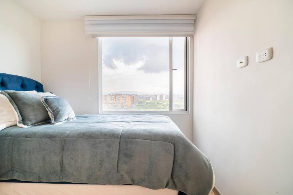 Apartamento Perfecto Trabajo Remoto - Nuevo , Wifi, Lava-seca, Parking, Cerca Aeropuerto Y Embajada, Hermosa Vista