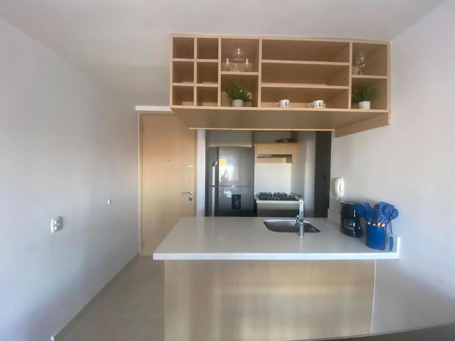 Perfecto Trabajo Remoto - Nuevo , Wifi, Lava-seca, Parking, Cerca Aeropuerto Y Embajada, Hermosa Vista Apartamento *
