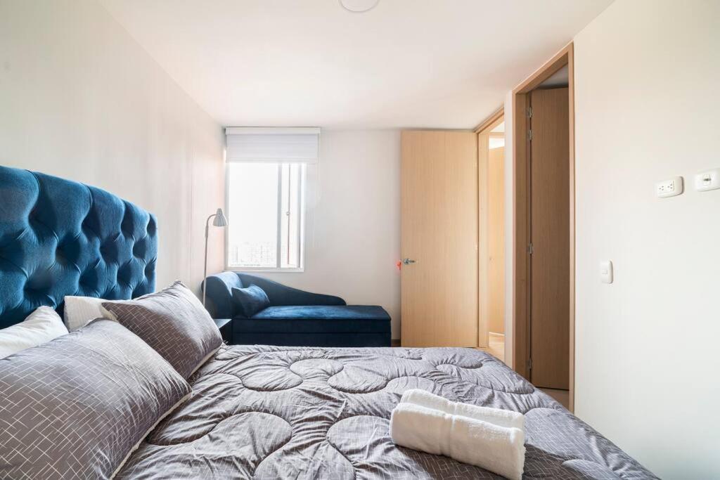 Perfecto Trabajo Remoto - Nuevo , Wifi, Lava-seca, Parking, Cerca Aeropuerto Y Embajada, Hermosa Vista * Bogotá