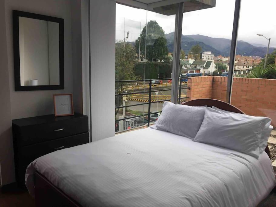 Apartamento Con Terraza Privada- Clinica Reina Sofia
