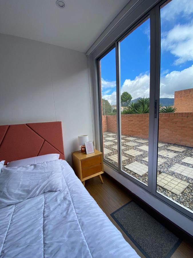 Con Terraza Privada- Clinica Reina Sofia Apartamento