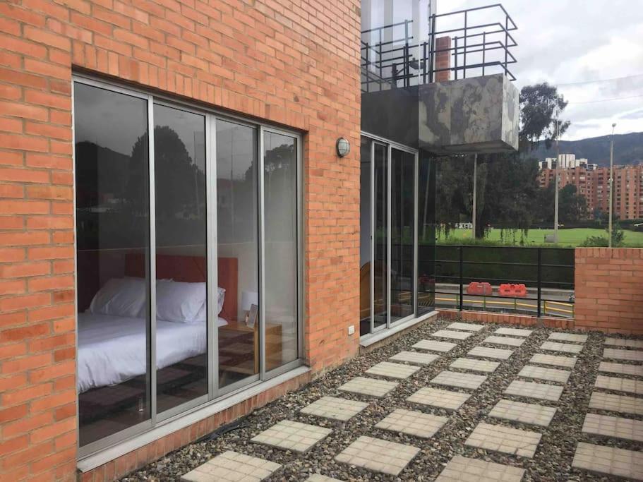 Con Terraza Privada- Clinica Reina Sofia Apartamento