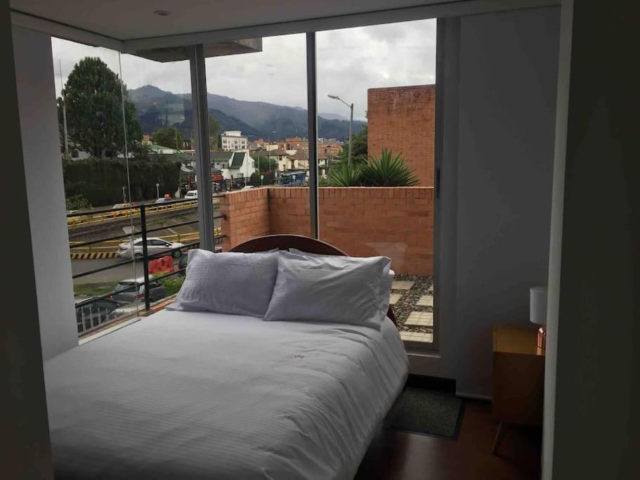Con Terraza Privada- Clinica Reina Sofia Apartamento *