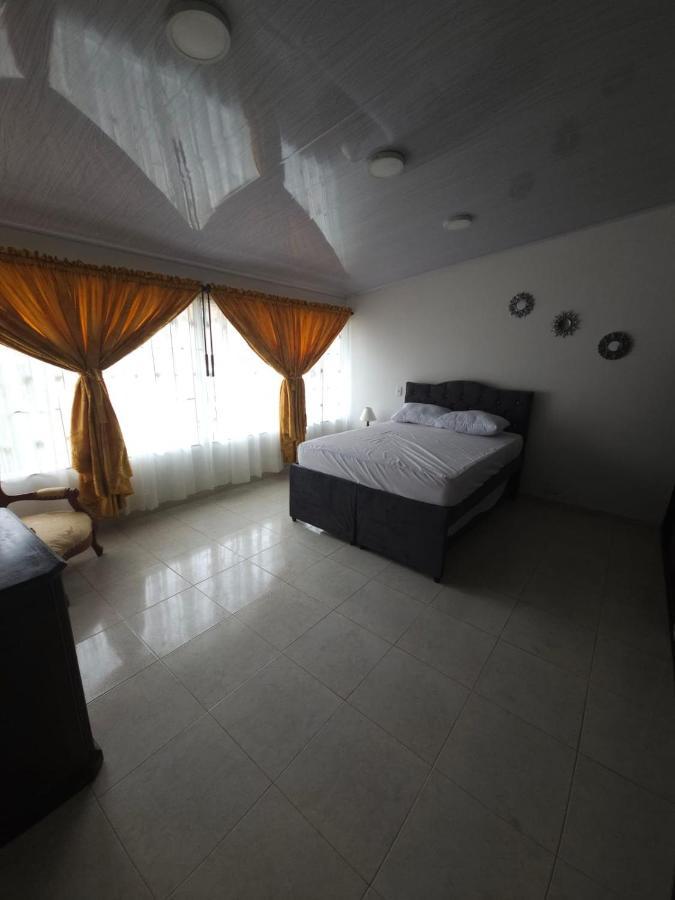 Pensión Coliving_habitacion Privada Pajaro Amarillo *