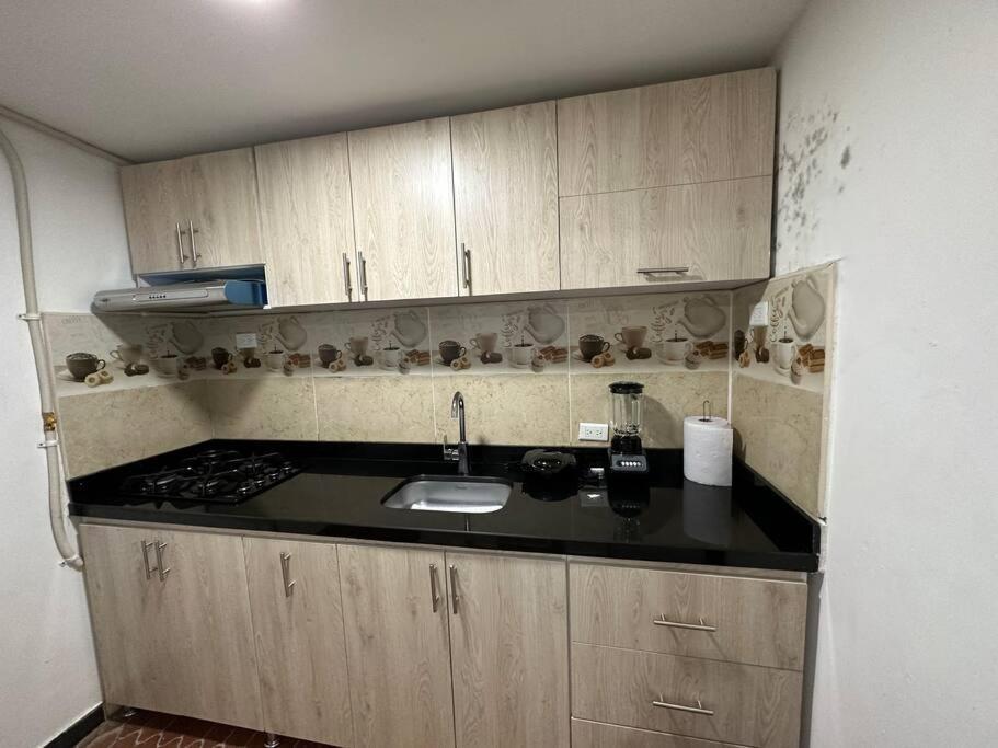 Apto Cerca A Clinica Del Olaya, Candelaria Y Centro Ciudad Apartamento