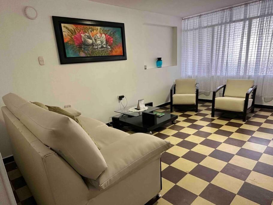 Apto Cerca A Clinica Del Olaya, Candelaria Y Centro Ciudad Apartamento Bogotá