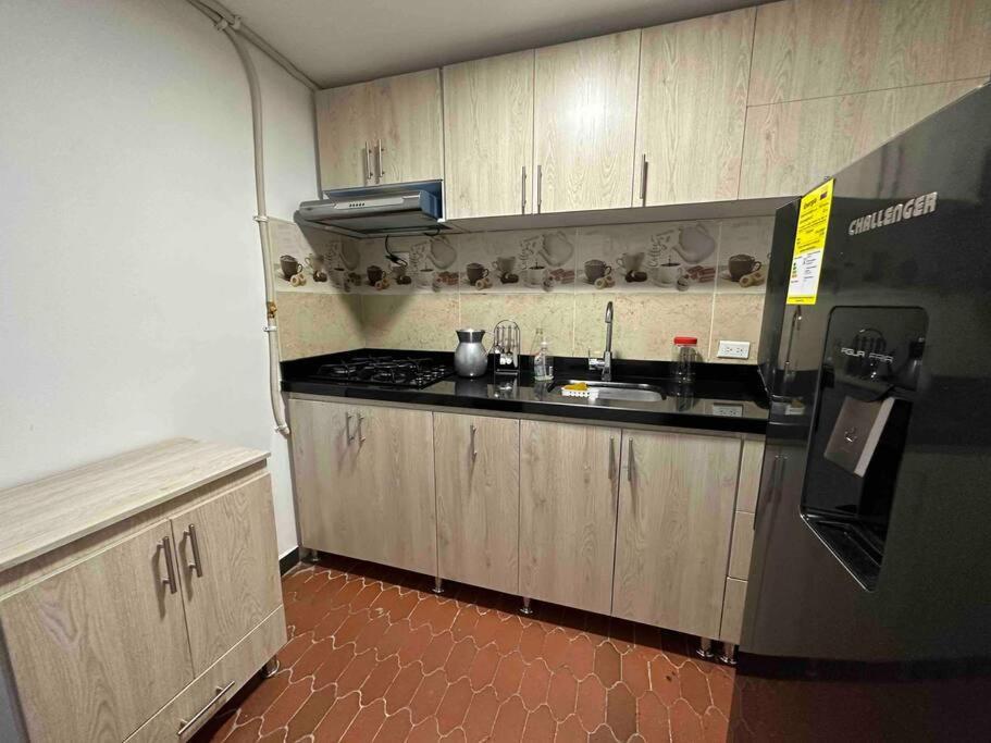 Apartamento Apto Cerca A Clinica Del Olaya, Candelaria Y Centro Ciudad