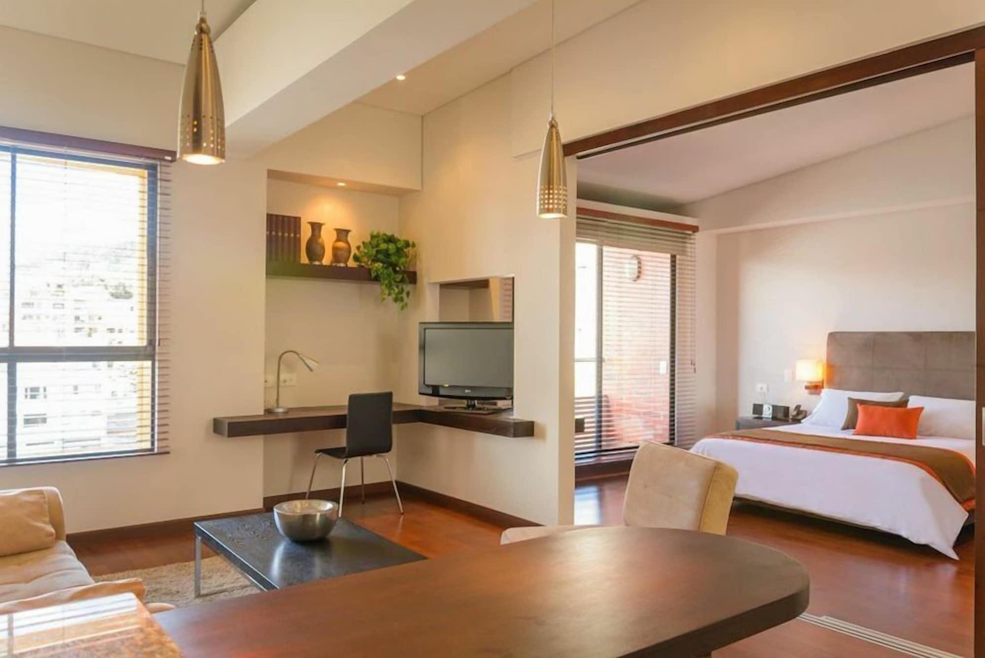 Nico Apartasuites 4*