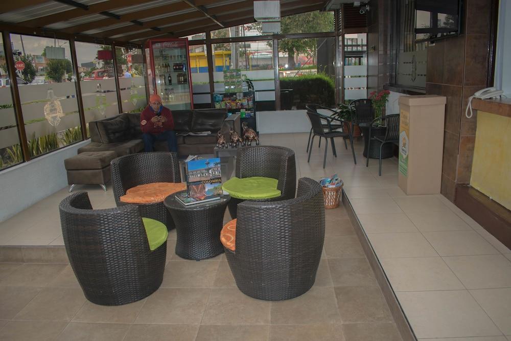 Ayenda 1087 La Estación Hotel