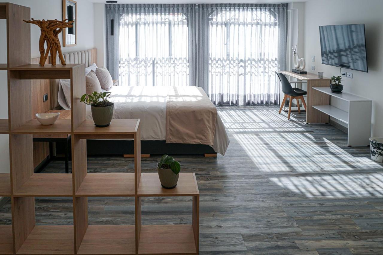 86 Apartahotel *