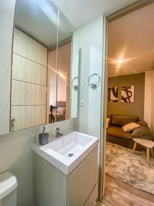 Work Remote Fast Wi-fi - Foam Mattress - La Candelaria 10 Min Away Apartamento *