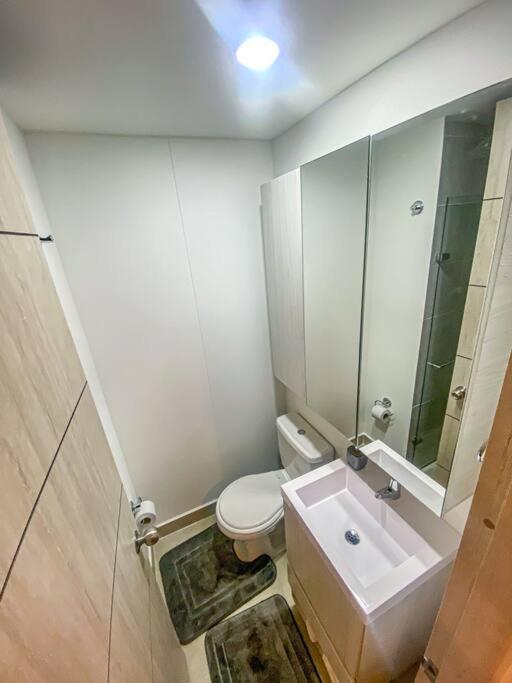Work Remote Fast Wi-fi - Foam Mattress - La Candelaria 10 Min Away Apartamento *