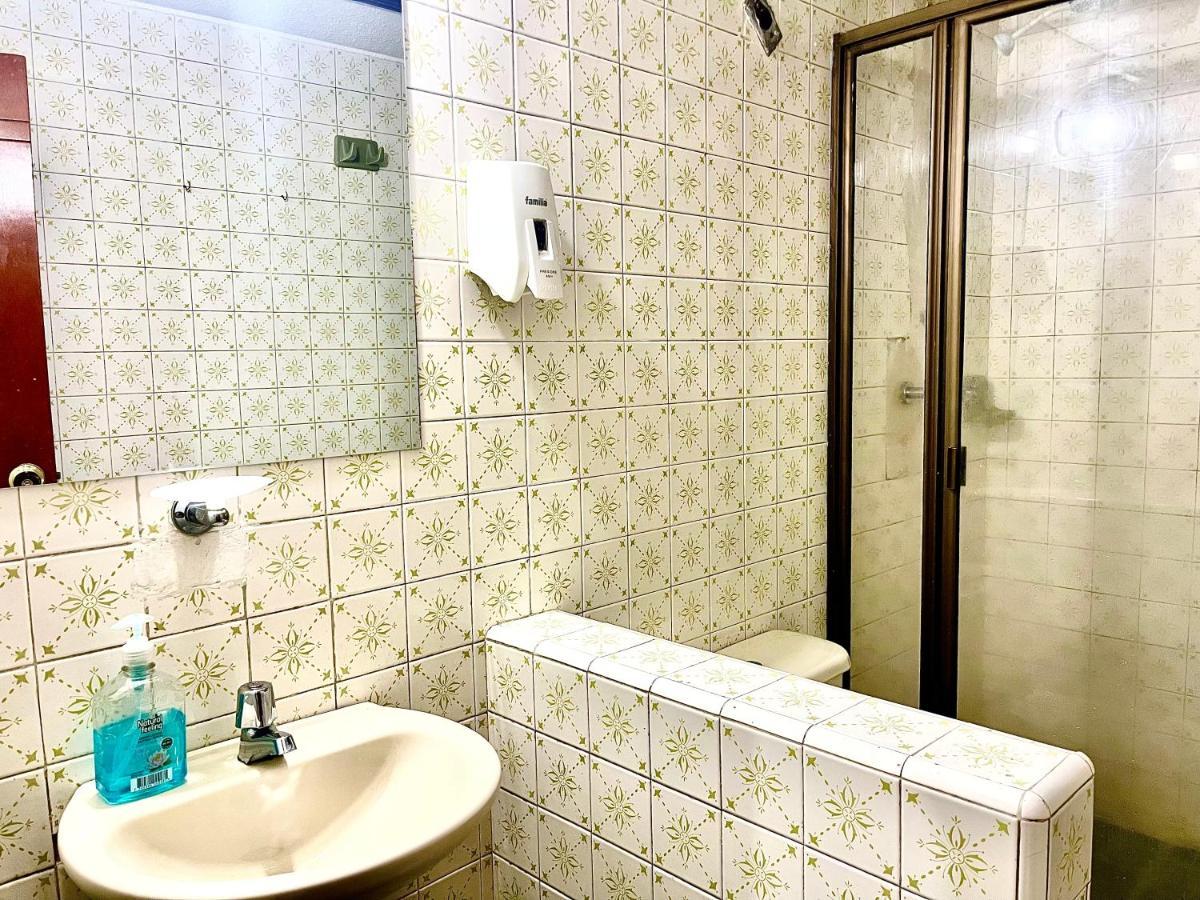 A 5 Minutos Del Aeropuerto El Dorado Habitación en casa particular *