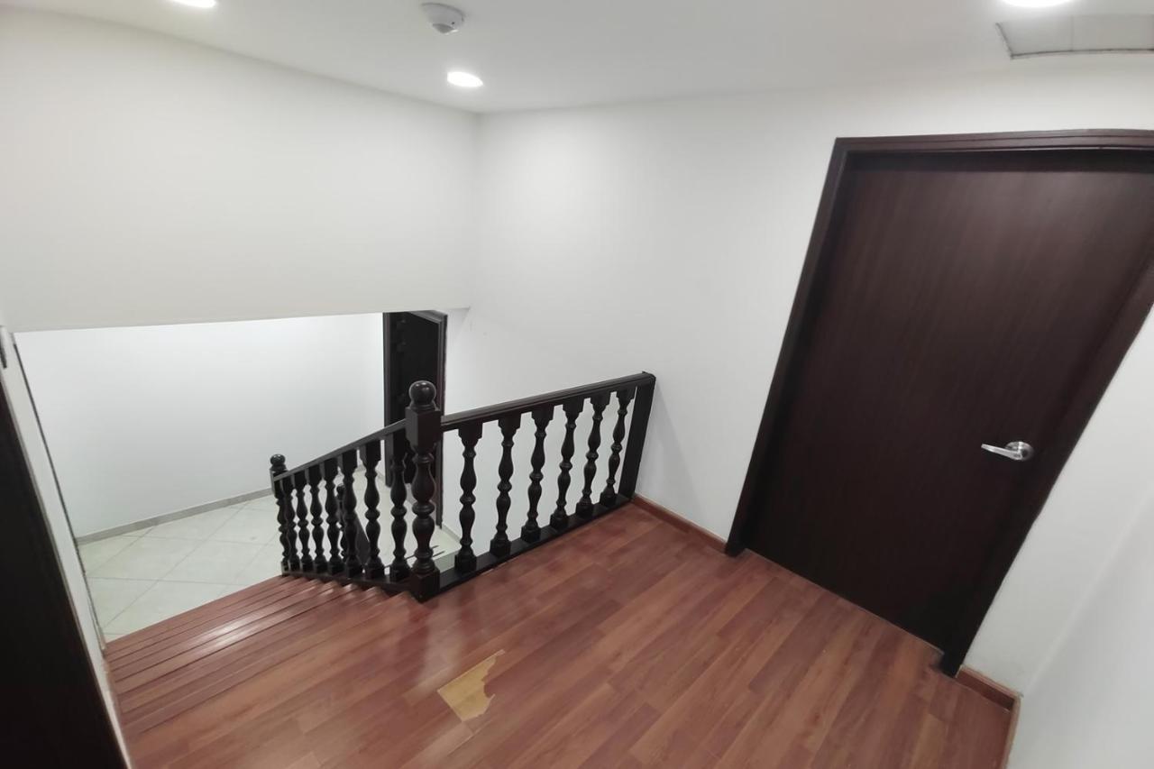 Ayenda Gold House