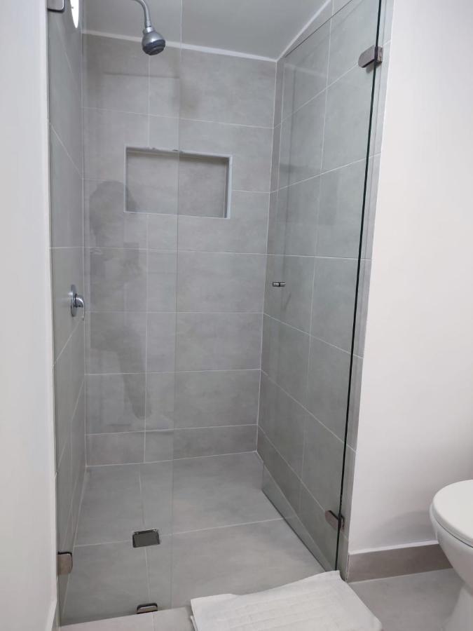Habitación Sencilla Con Baño Privado Unicentro * Bogotá
