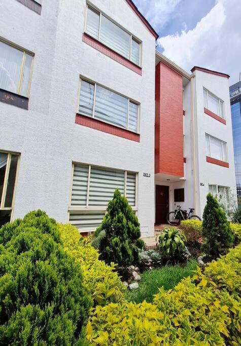 En Bogota, Hermosa Casa Encanto A 5 Minutos Del Aeropuerto Villa Bogotá