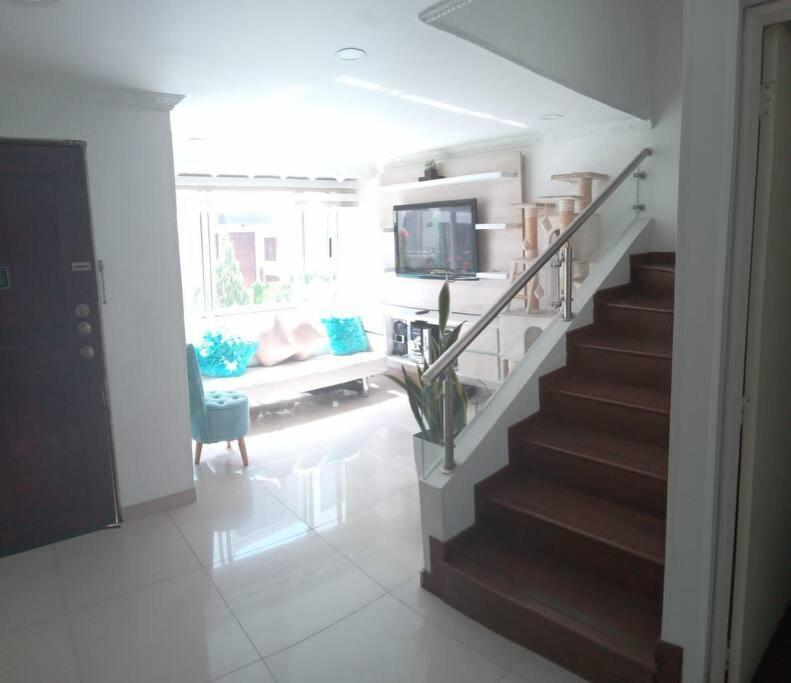 En Bogota, Hermosa Casa Encanto A 5 Minutos Del Aeropuerto Villa Bogotá