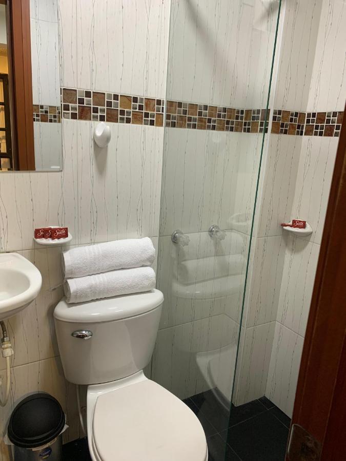 Apartasuites 53 Cerca Al Aeropuerto 01 * Bogotá