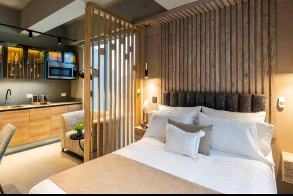 Luxury Flat/pool/auto Check In
