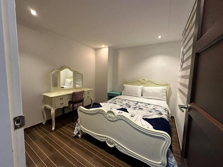 Moderno Urbano: Confort Y Estilo. Apartamento Bogotá