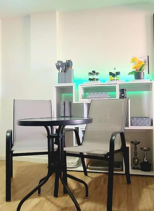 Executive Minutes From The Airport