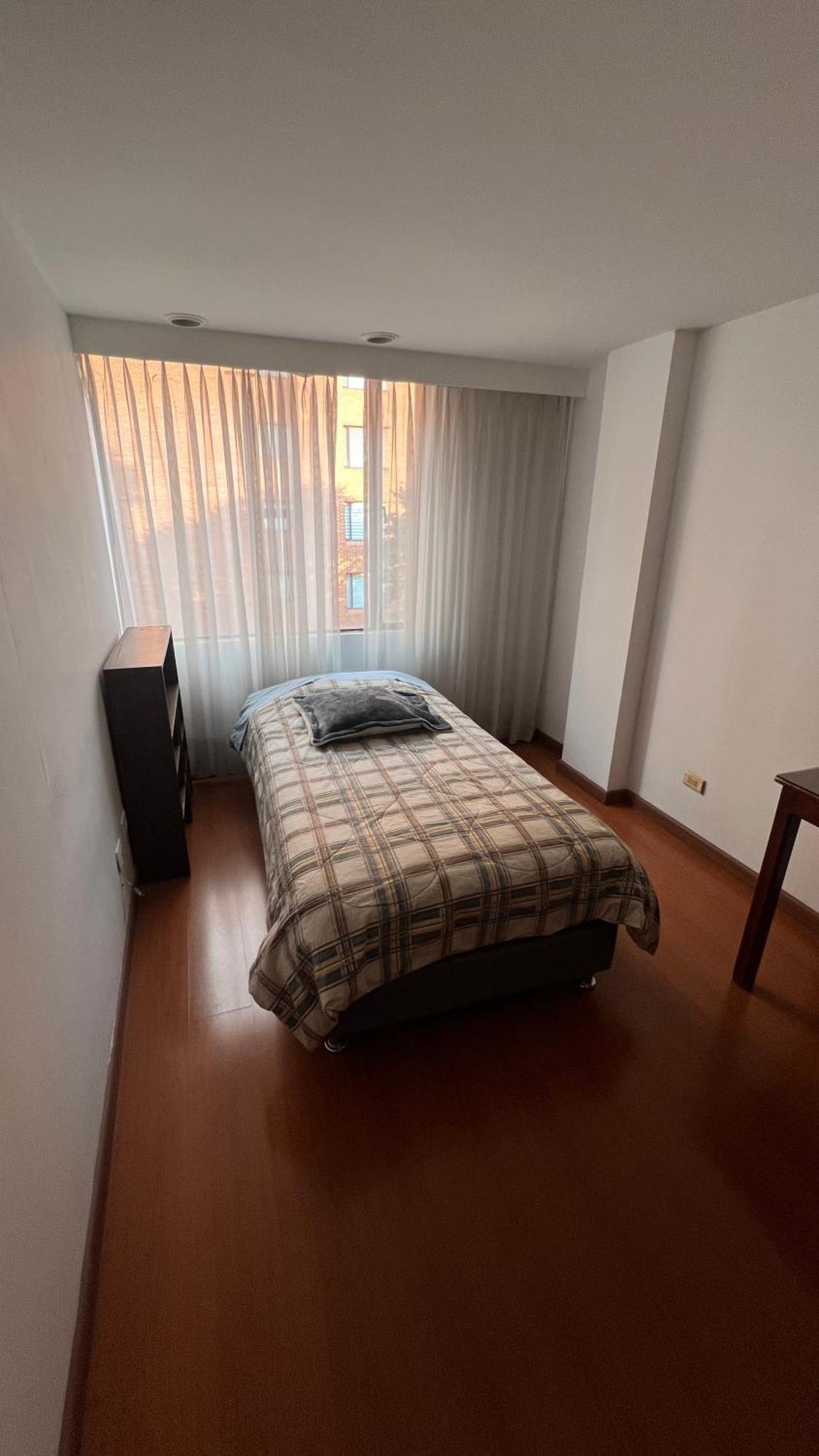 Apto Amplio En Chico - Calle 100 Apartment