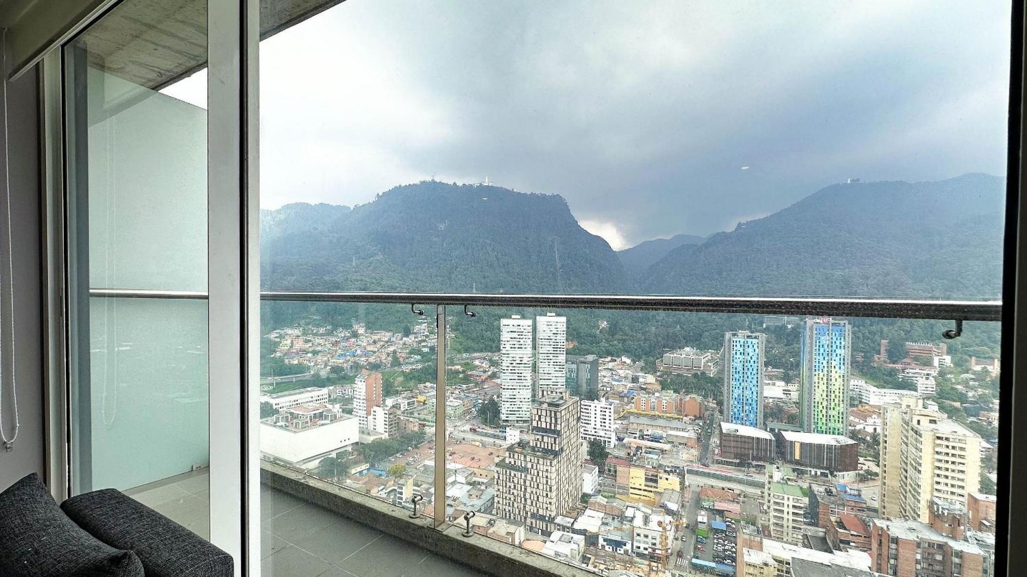 Con Vista En El Centro De * Bogotá
