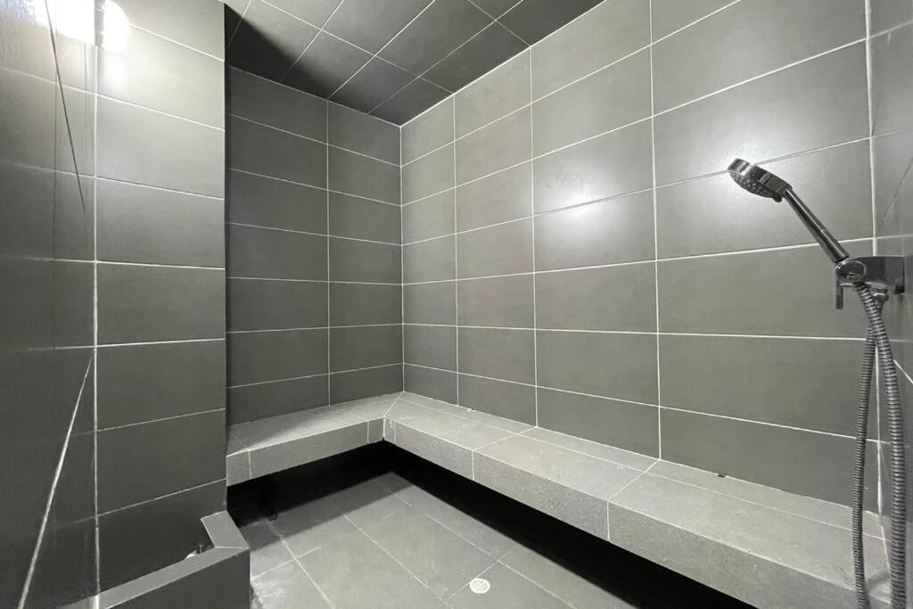 Skyline Mountains Sauna Gym Luxury Apto