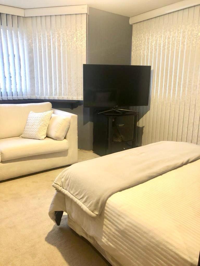 Lejos De Tu Hogar? Aqui Te Sentiras A Gusto. * Bogota