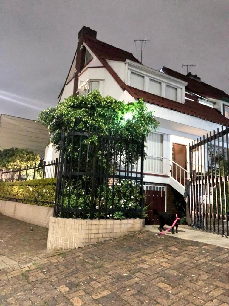 Lejos De Tu Hogar? Aqui Te Sentiras A Gusto. Homestay Bogota