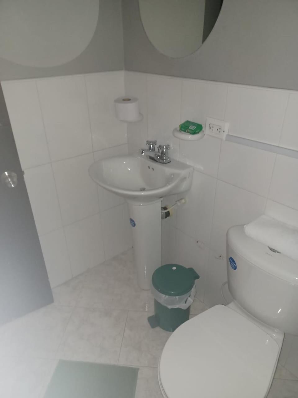 Apartamento En Corferias , Cerca Al G-12 , Al Aeropuerto , A 2 Cuadras De La Estacion Transmilenio Ciudad Universitaria Alojamiento Especial *