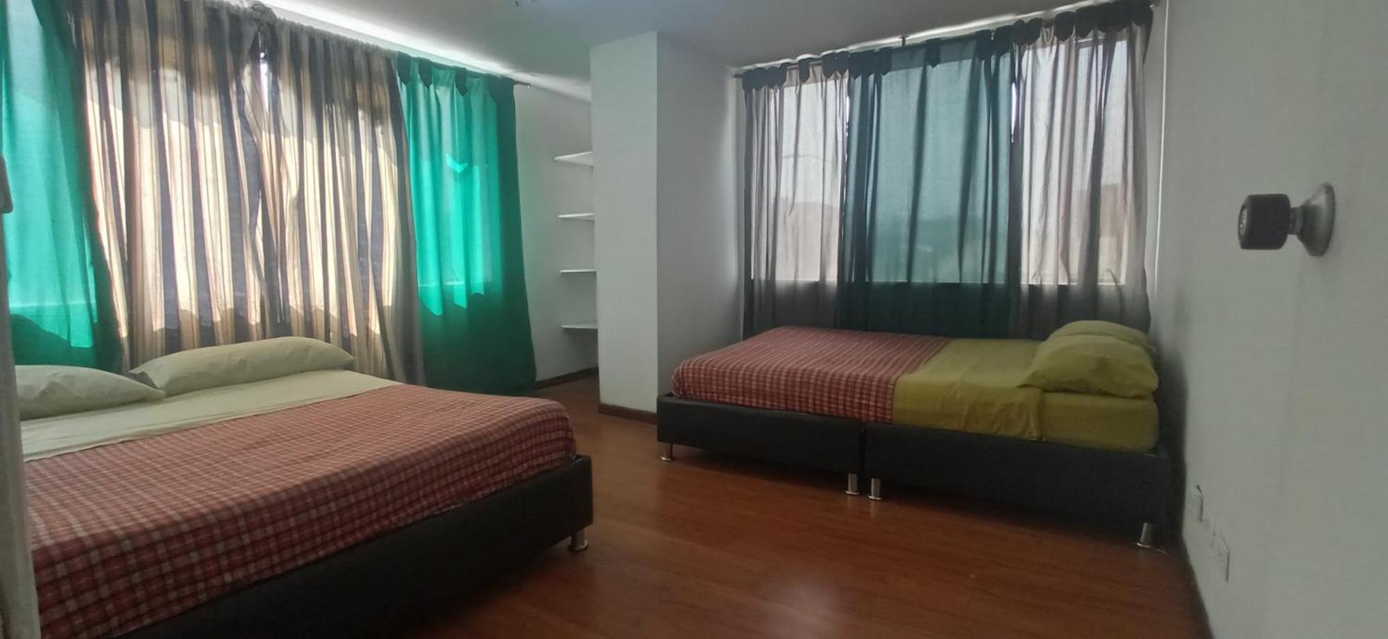 Hostal North House *