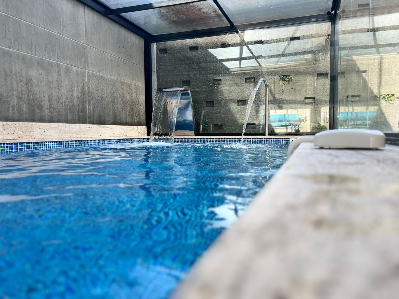 Acogedor Con Piscina En Apartamento *