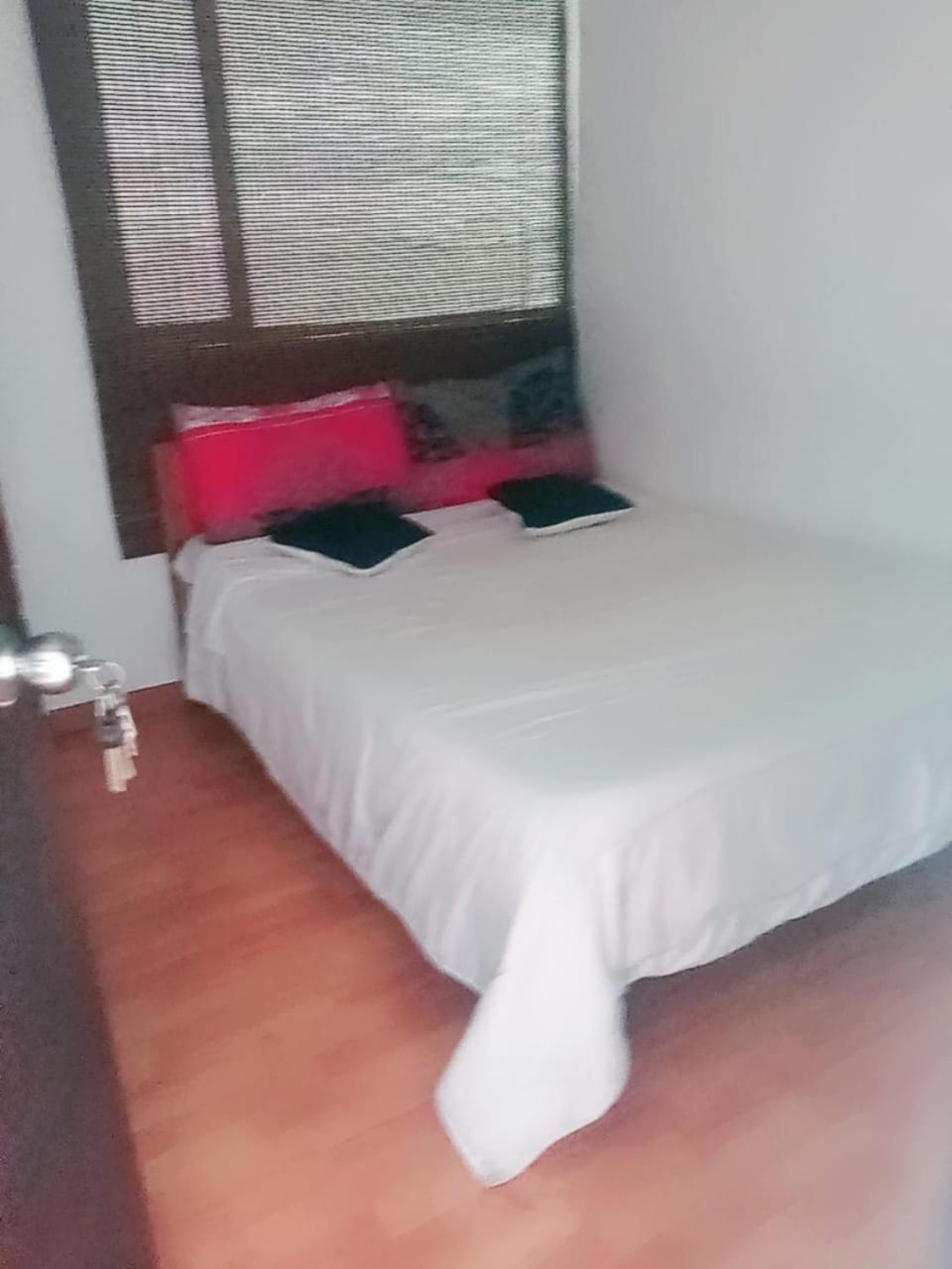 En Corferias , Cerca Al G-12 , Al Aeropuerto , A 2 Cuadras De La Estacion Transmilenio Ciudad Universitaria Alojamiento Especial Apartamento Bogotá