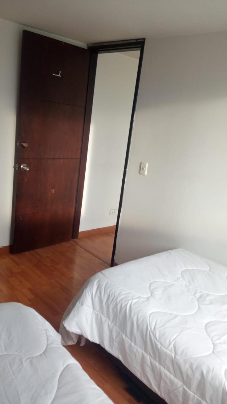 En Corferias , Cerca Al G-12 , Al Aeropuerto , A 2 Cuadras De La Estacion Transmilenio Ciudad Universitaria Alojamiento Especial Apartamento *